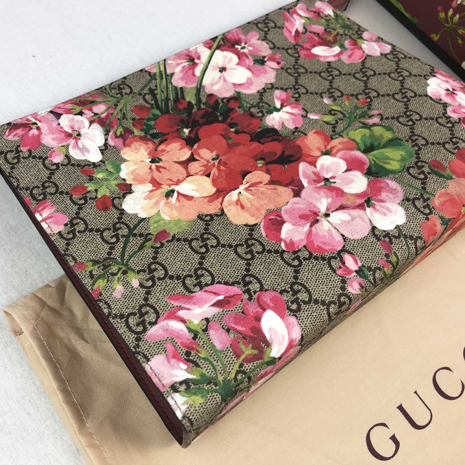 gucci bloom clutch bag