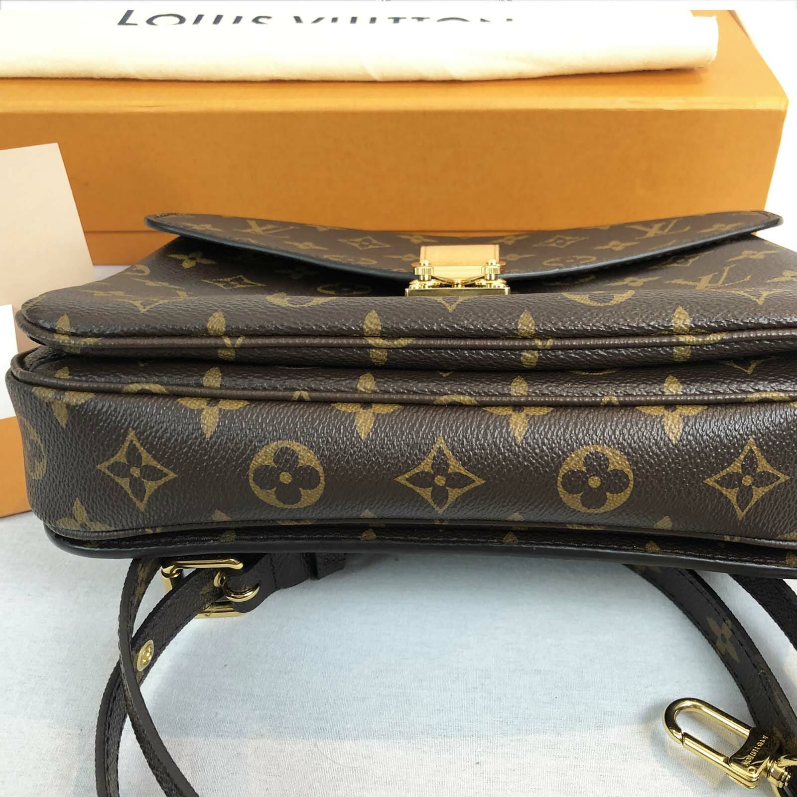 used pochette metis